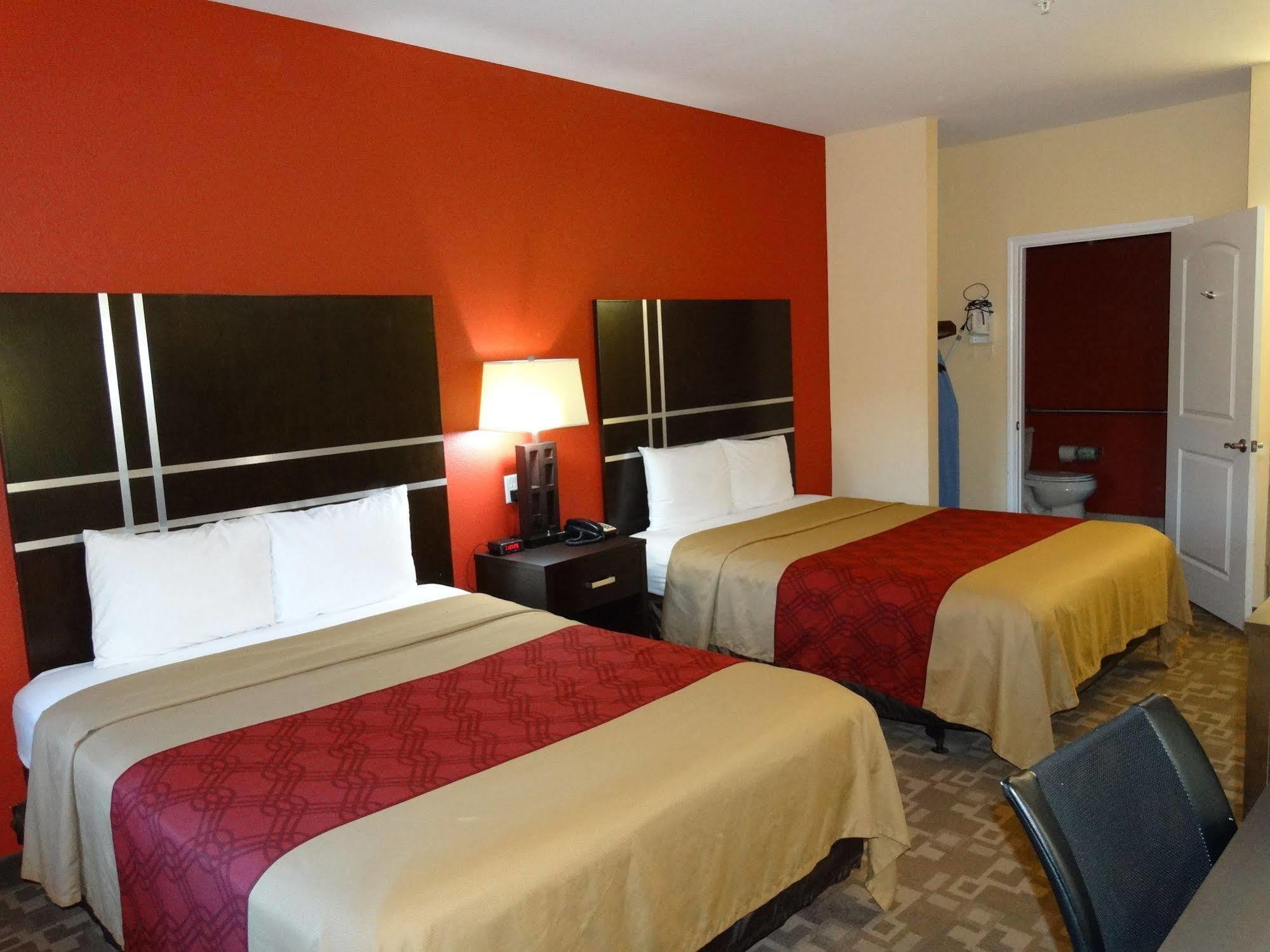 Regency Inn & Suites - Бейтаун Екстер'єр фото